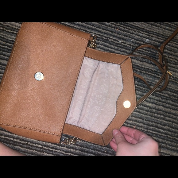 Micheal Kors Cognac Cross body - Picture 5 of 8